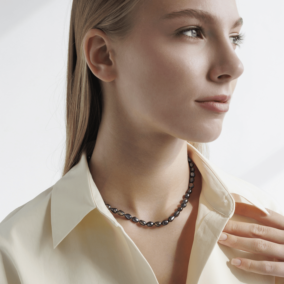 Baroque édesvízi gyöngy nyaklánc fekete 45cm - Lustra Bella - Alkalmi Gyöngy nyakláncok